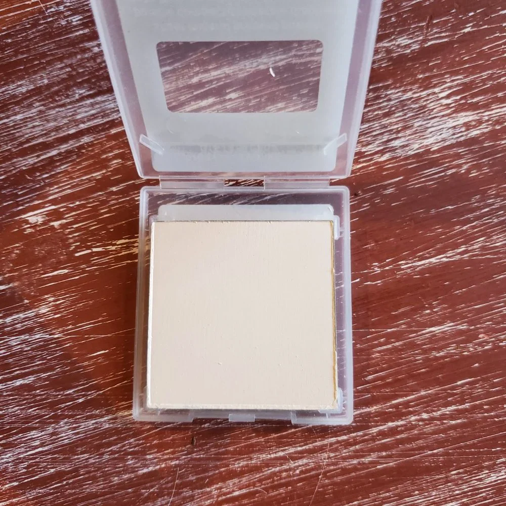 Ivory 1 Sheer Mineral Pressed Powder - Mary Kay